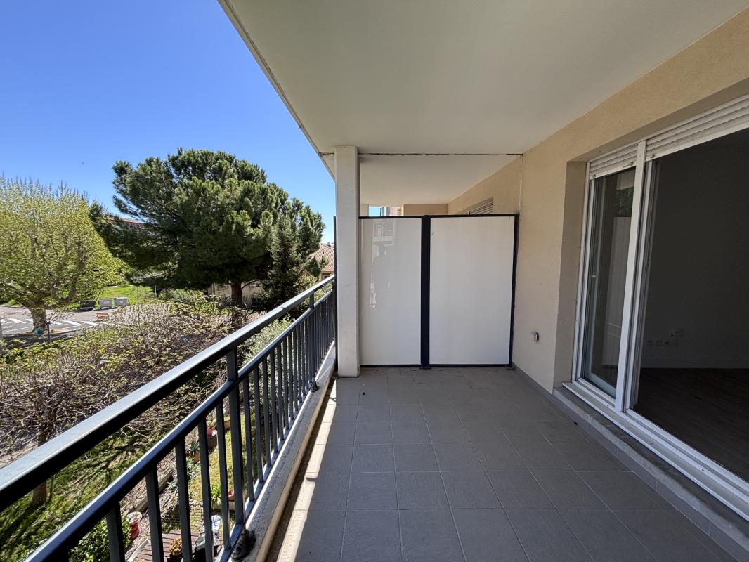 T3 parfait état avec balcon dans résidence récente avec gardien, 3 pièces, 67 m² à Marseille 14e