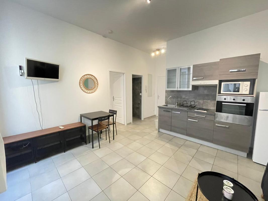 APPARTEMENT TYPE 2 MEUBLE SECTEUR JOLIETTE - À louer - 1 pièces, 34.5m² à MARSEILLE 2 AR