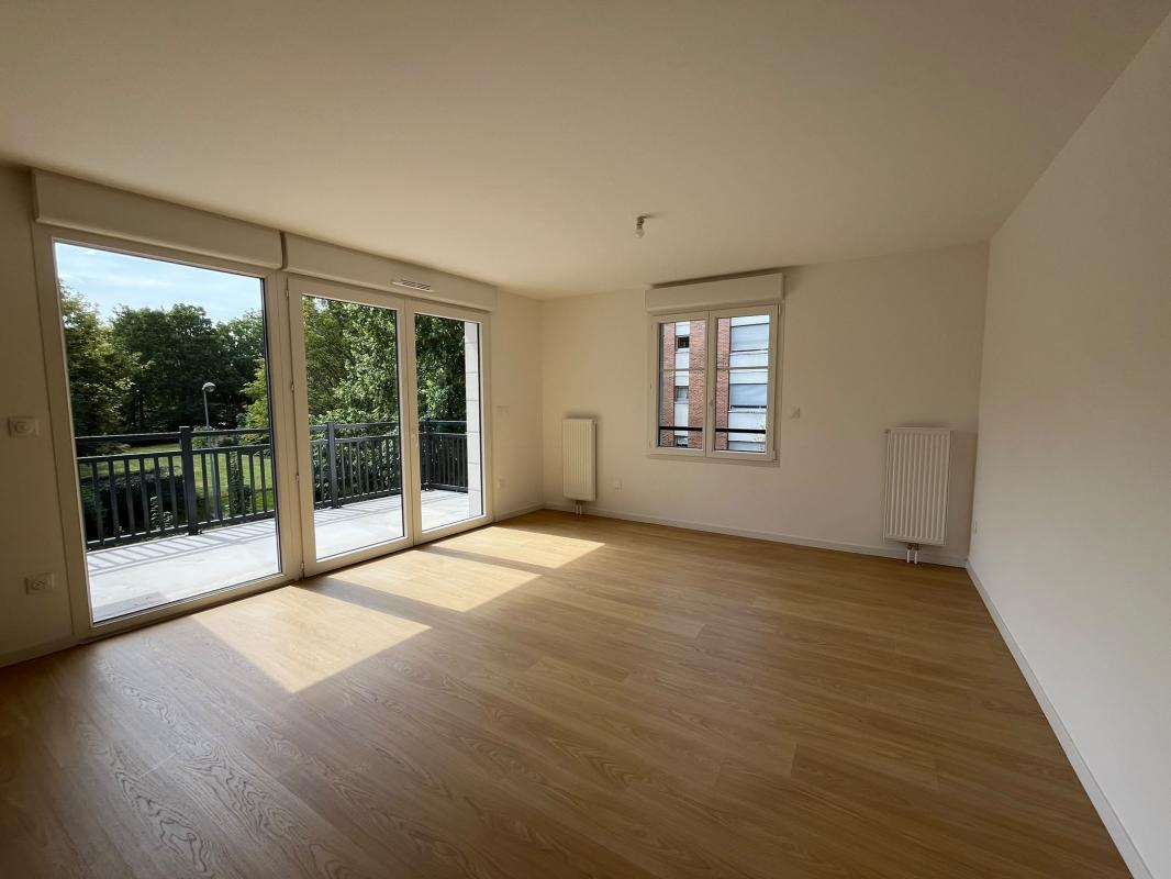Beau T5 de 110m² au 2ème étage avec balcon - Miniature 2