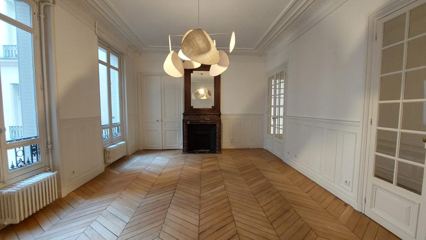 SUBLIME APPARTEMENT 7 PIECES DE 200 m² - À louer - 7 pièces, 196.3m² à PARIS 17EME