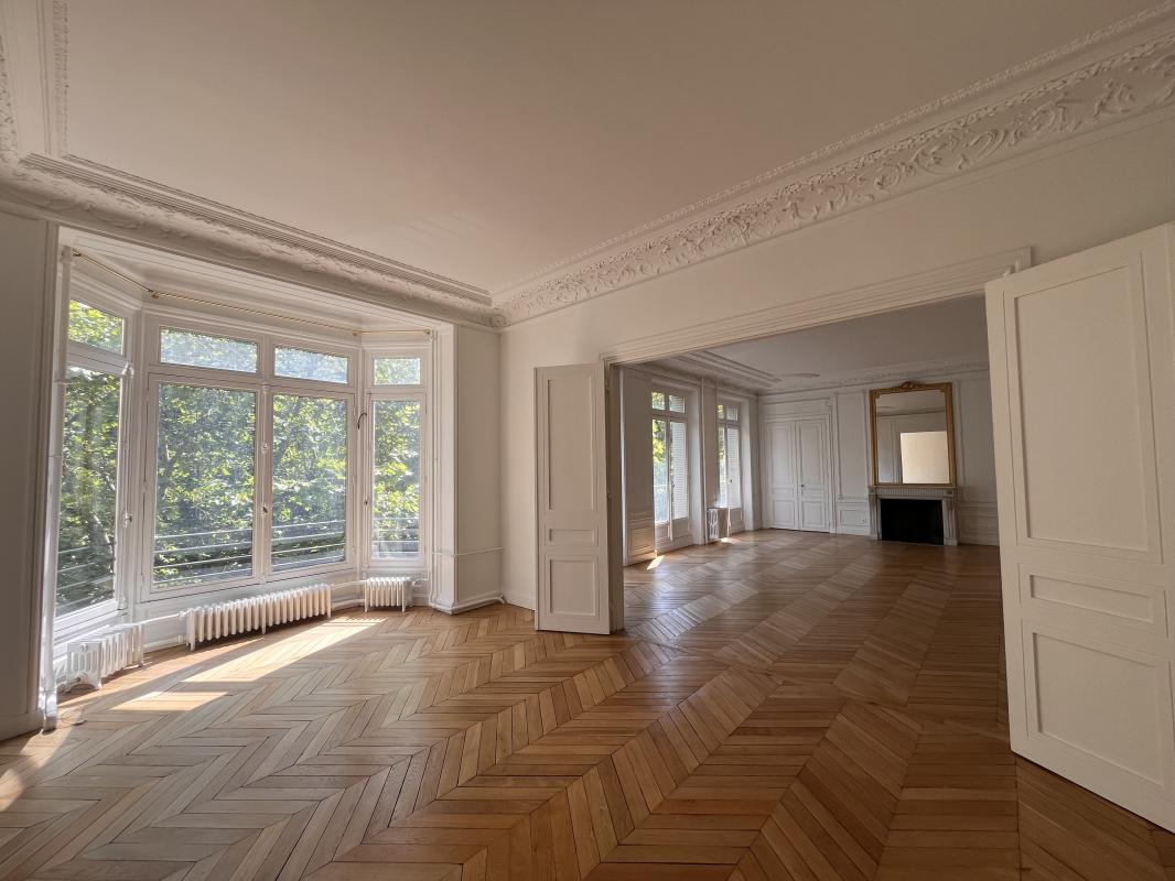 SUPERBE T5 DE 204m² au 2ème étage - BAIL CODE CIVIL - À louer - 7 pièces, 204.25m² à PARIS 17EME