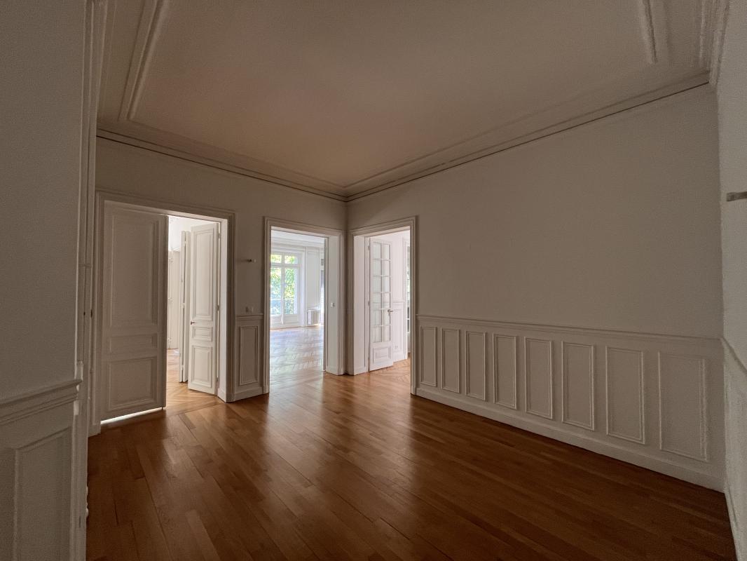 SUPERBE T5 DE 204m² au 2ème étage - BAIL CODE CIVIL - Miniature 5