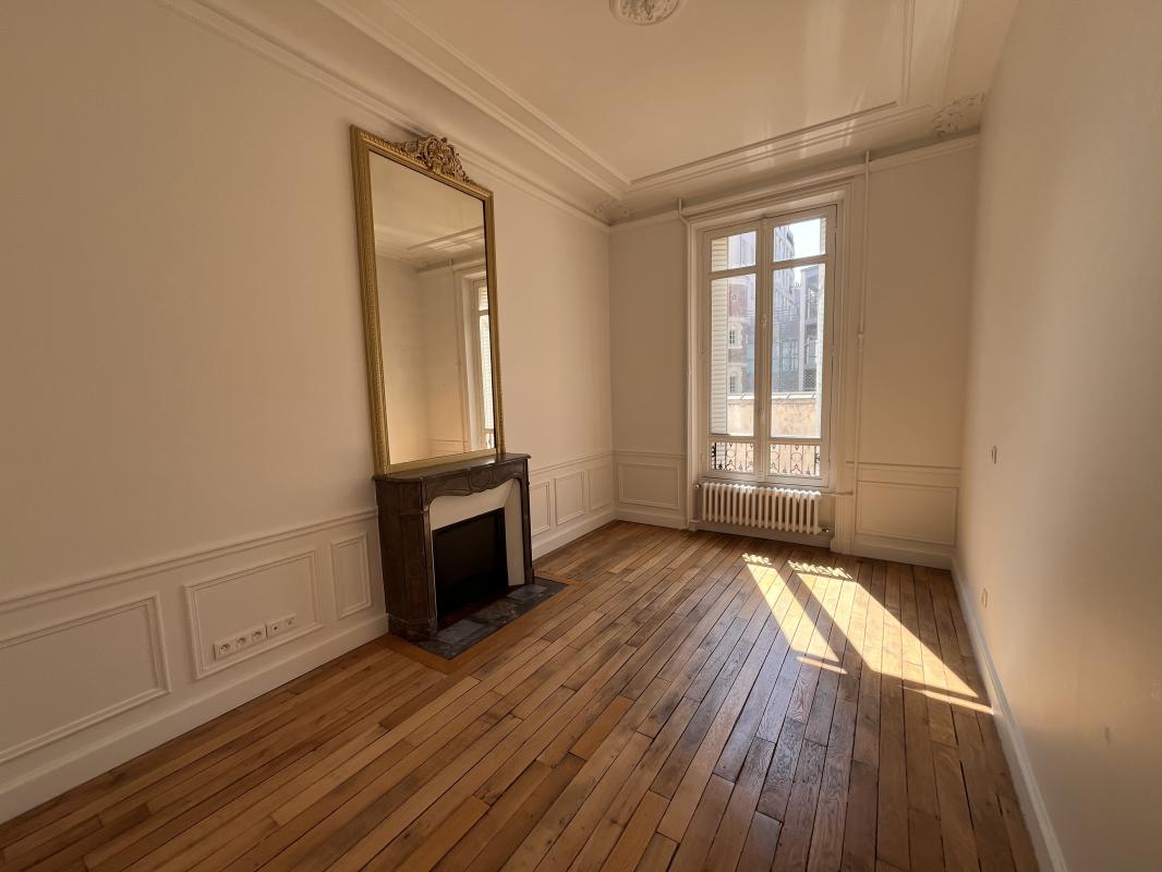 SUPERBE T5 DE 204m² au 2ème étage - BAIL CODE CIVIL - Miniature 7