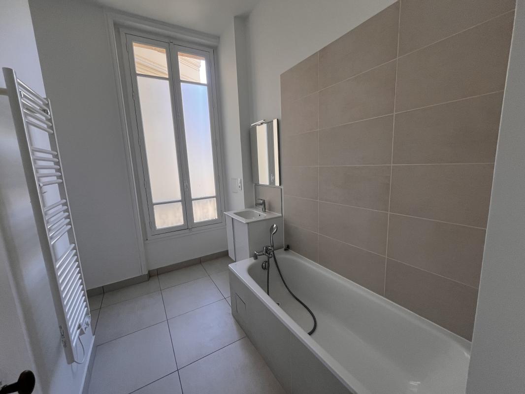 SUPERBE T5 DE 204m² au 2ème étage - BAIL CODE CIVIL - Miniature 8