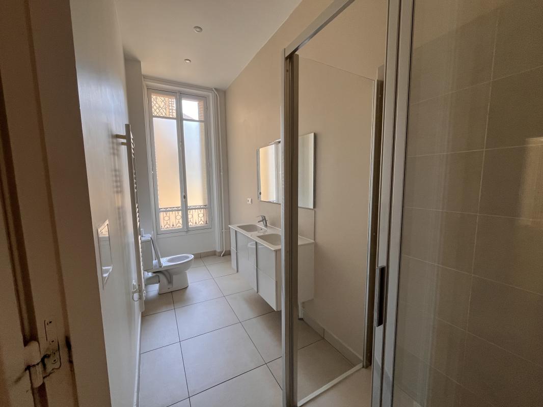 SUPERBE T5 DE 204m² au 2ème étage - BAIL CODE CIVIL - Miniature 9