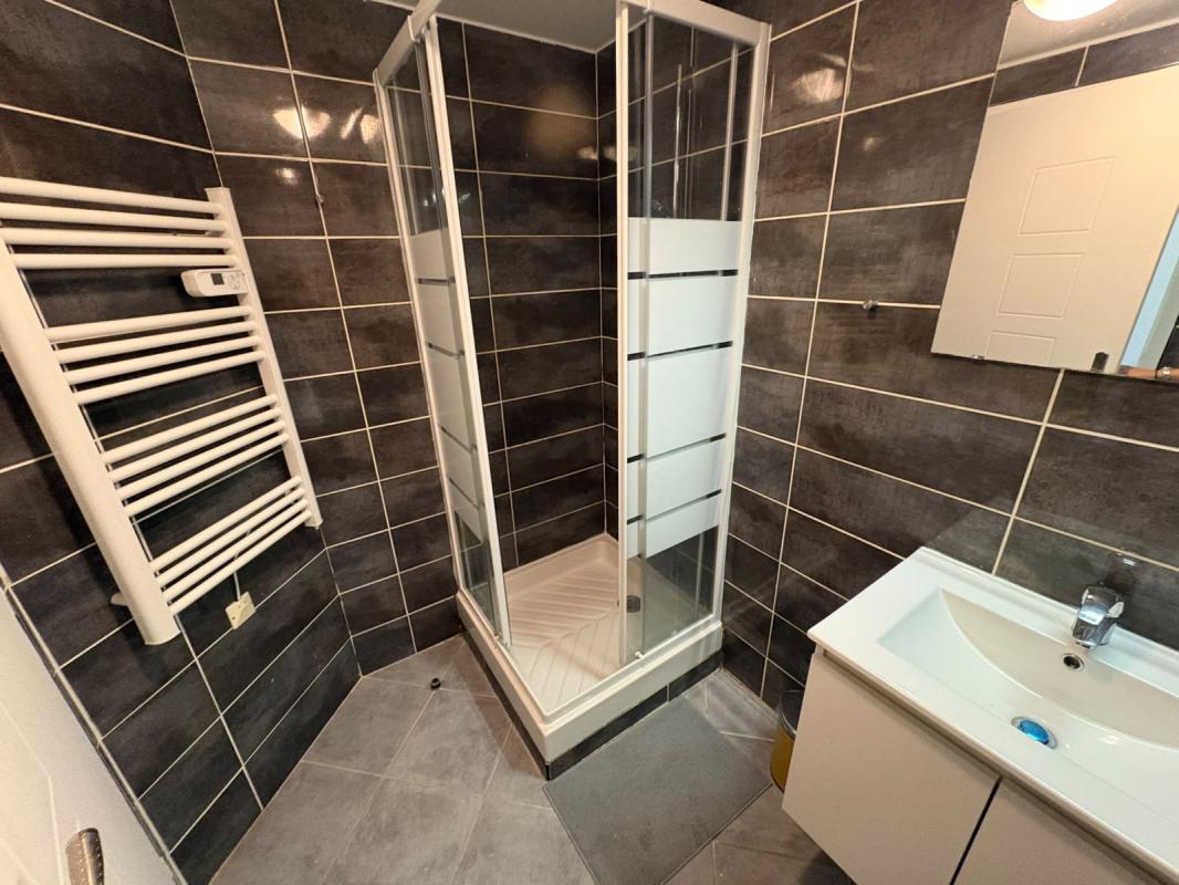 T2 MEUBLE 1ER ETAGE JOLIETTE - Miniature 5