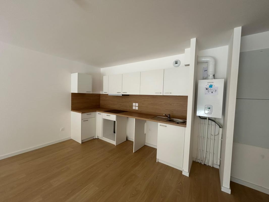 Spacieux T4 de 98m² avec une terrasse de 17m² - Miniature 2