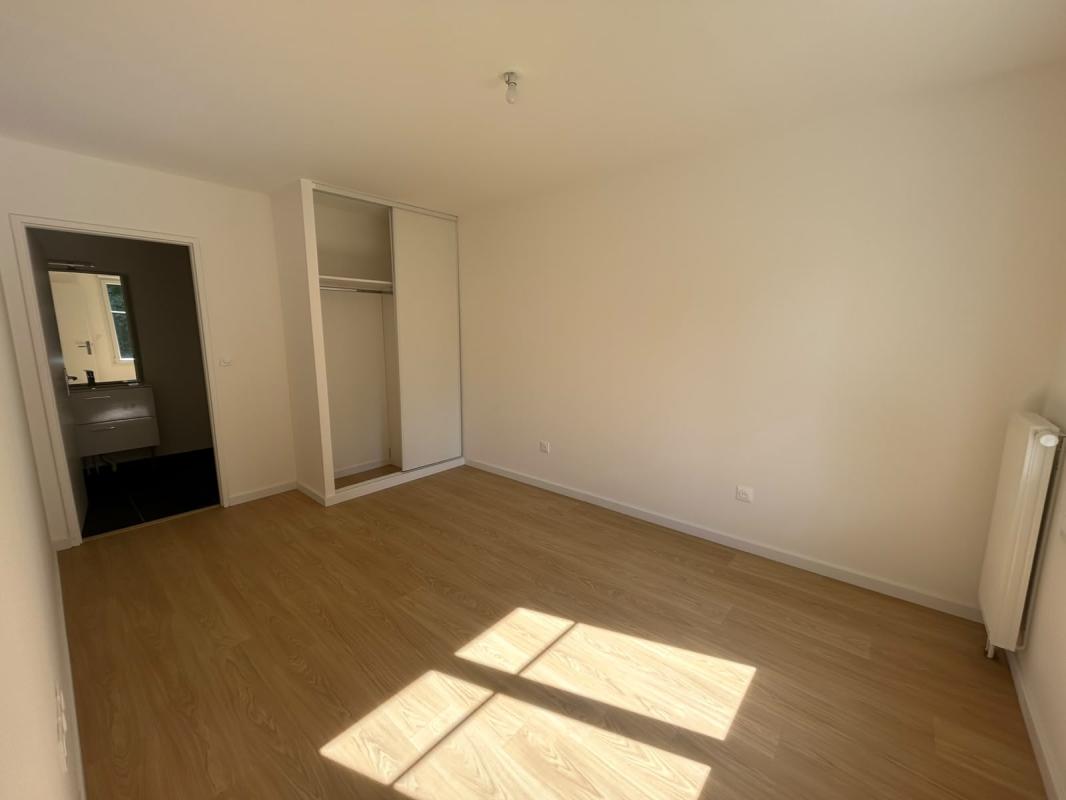 Spacieux T4 de 98m² avec une terrasse de 17m² - Miniature 4