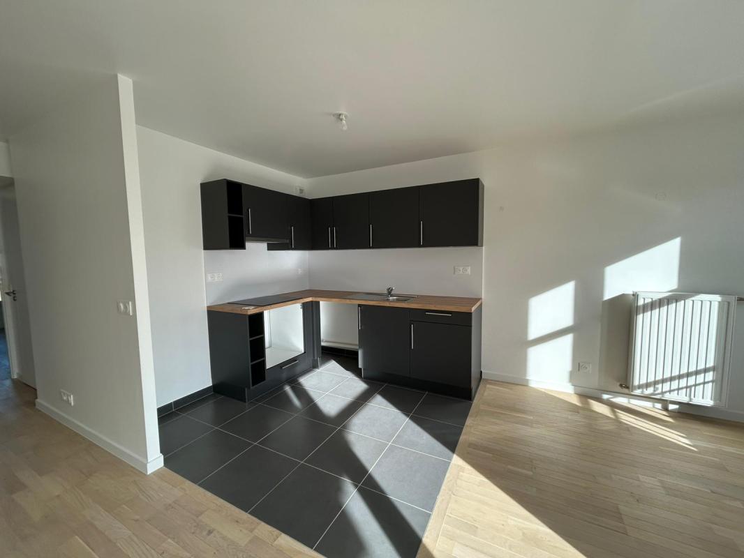 BEAU T3 DE 65M² AVEC BALCON + PARKING ( non meublé) - Miniature 2
