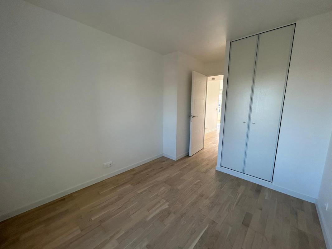 BEAU T3 DE 65M² AVEC BALCON + PARKING ( non meublé) - Miniature 6