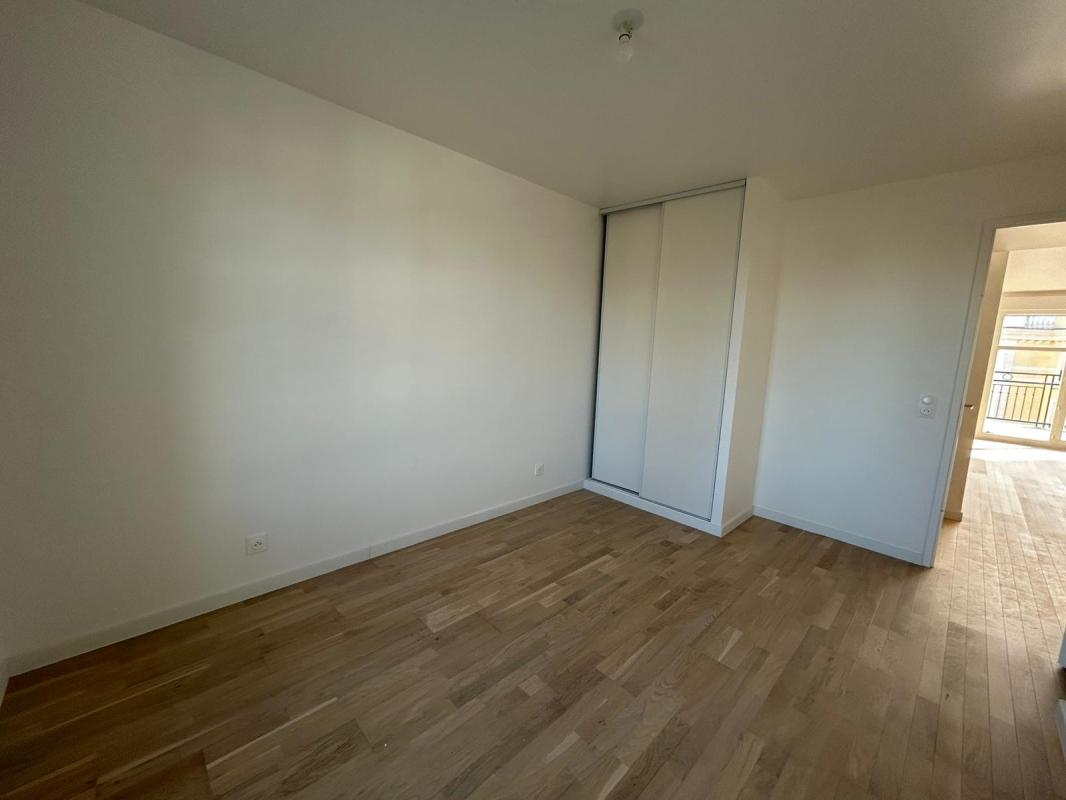 BEAU T3 DE 65M² AVEC BALCON + PARKING ( non meublé) - Miniature 8