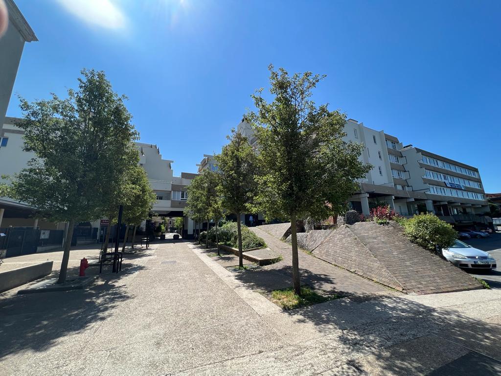 TRAPPES CENTRE – APPARTEMENT T2 RÉNOVÉ AVEC BALCON – PROCHE GARE