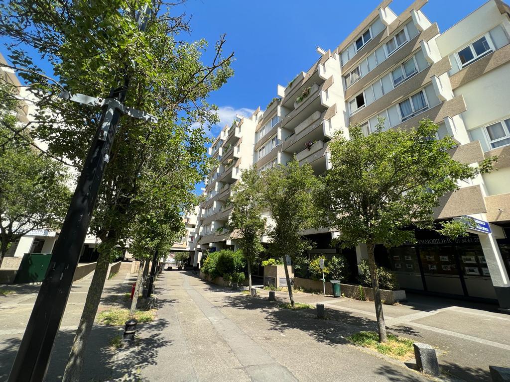 TRAPPES CENTRE – APPARTEMENT T4 RÉNOVÉ AVEC BALCON – PROCHE GARE