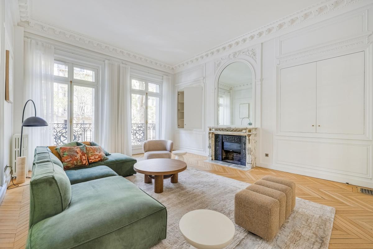 SUPERBE APPARTEMENT MEUBLE DE 230 m² - BAIL CIVIL - À louer - 6 pièces, 230.7m² à PARIS 8EME