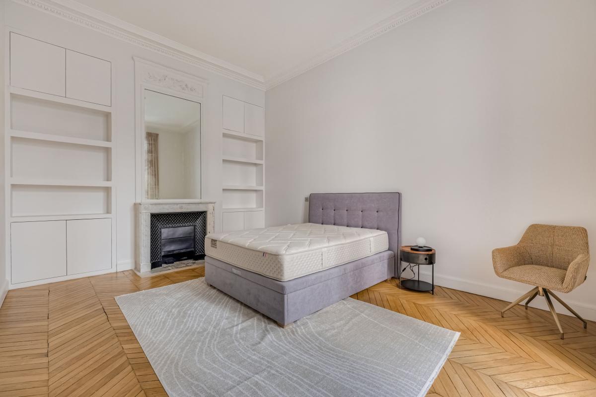 SUPERBE APPARTEMENT MEUBLE DE 230 m² - BAIL CIVIL - Miniature 11