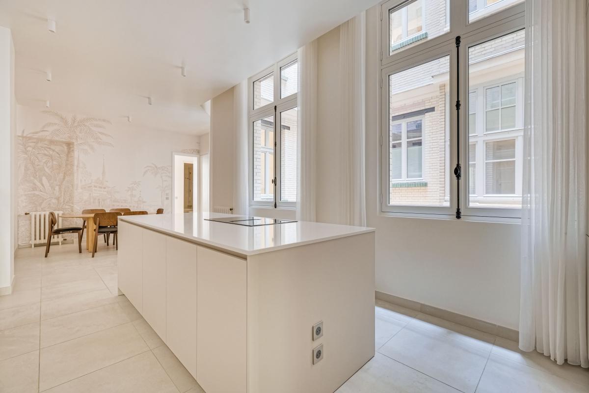 SUPERBE APPARTEMENT MEUBLE DE 230 m² - BAIL CIVIL - Miniature 5
