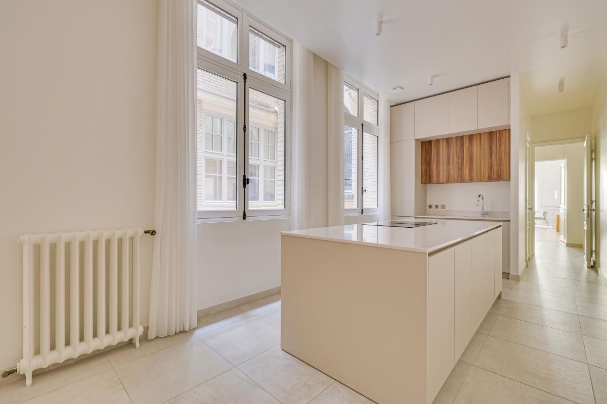 SUPERBE APPARTEMENT MEUBLE DE 230 m² - BAIL CIVIL - Miniature 6