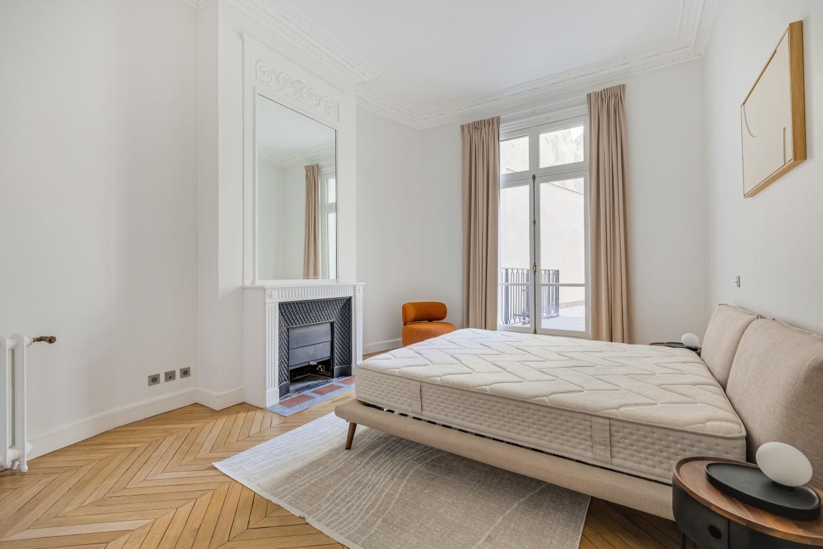 SUPERBE APPARTEMENT MEUBLE DE 230 m² - BAIL CIVIL - Miniature 7