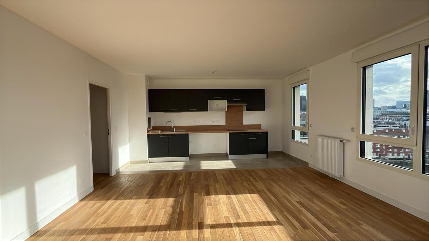 Grand T4 de 84m² au dernier étage - Miniature 2