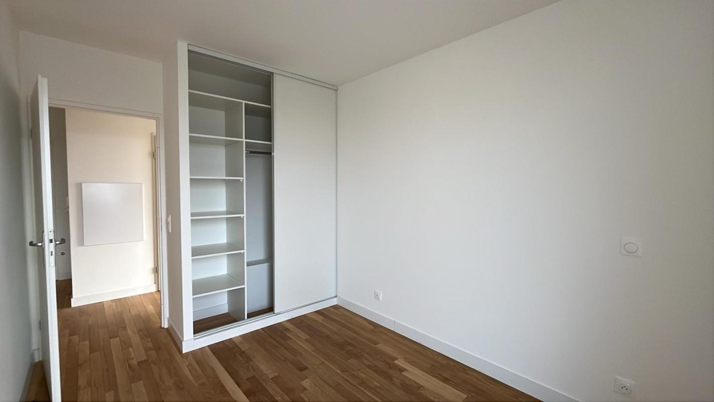 Grand T4 de 84m² au dernier étage - Miniature 8
