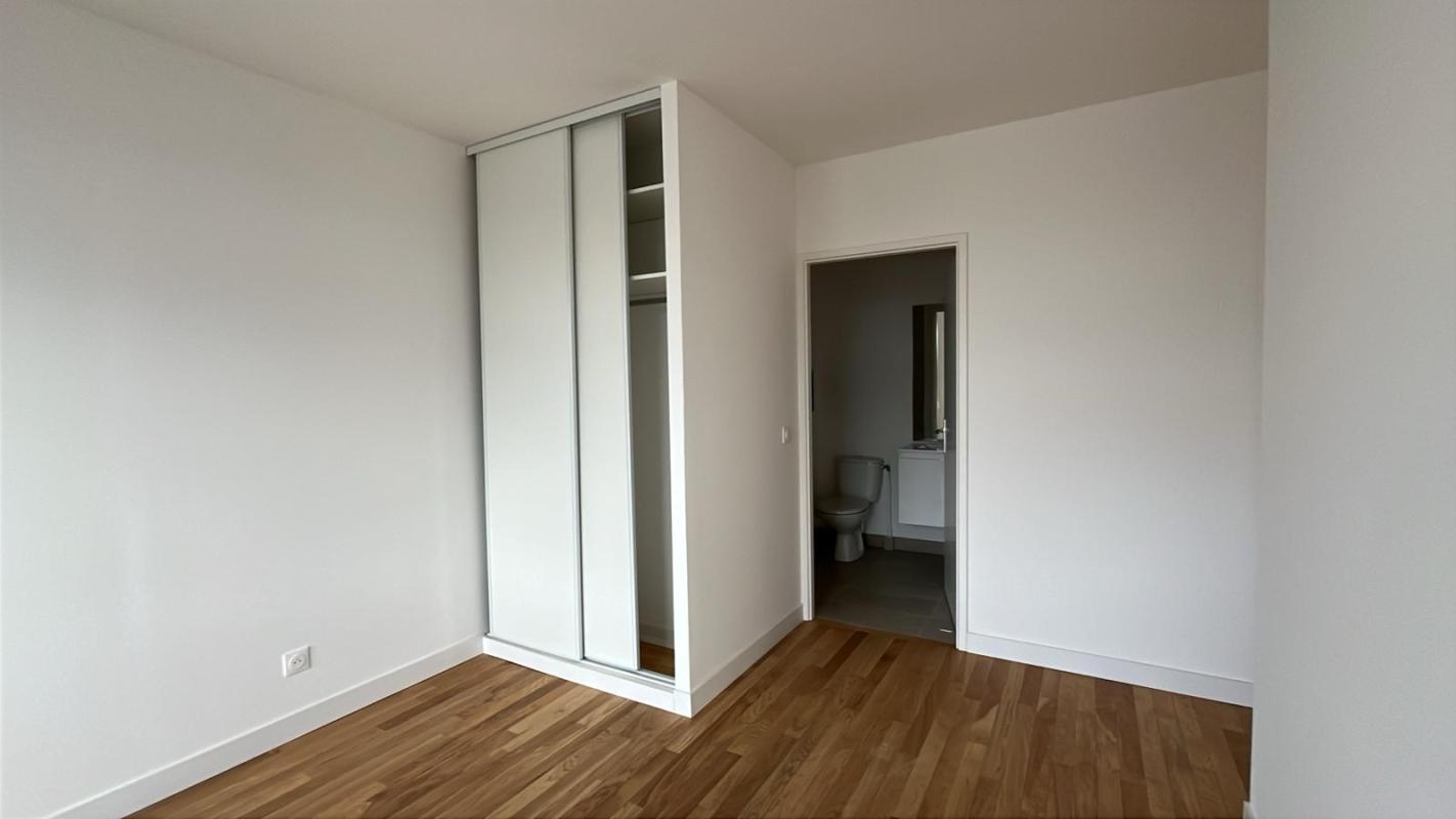 Grand T4 de 84m² au dernier étage - Miniature 9
