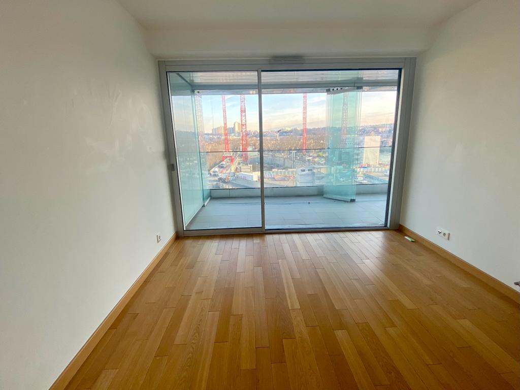 APPARTEMENT LUMINEUX DE TROIS PIECES DE 68,1m² - BOULOGNE BILLANCOURT - Miniature 3