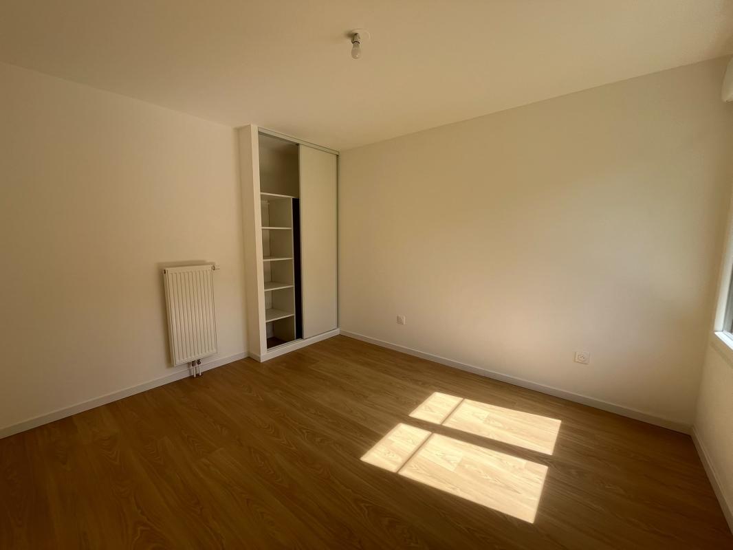 Superbe T3 de 64m² avec terrasse en rdc - Miniature 5