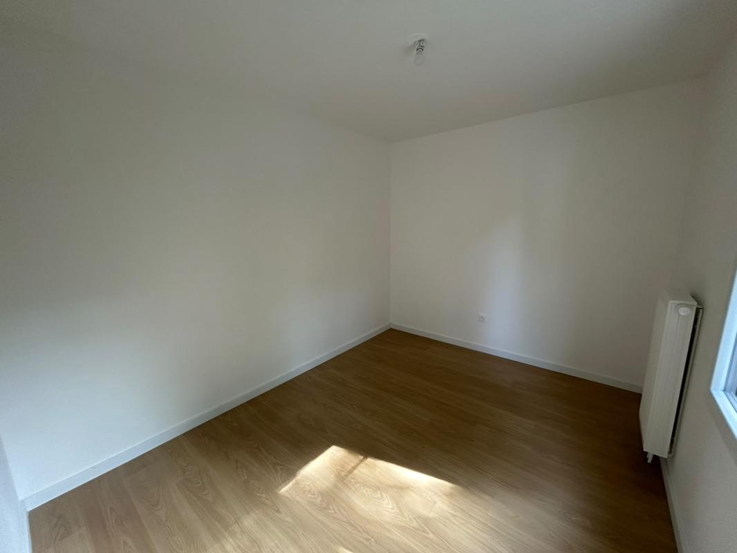 Grand T4 de 78m² avec terrasse - Miniature 8