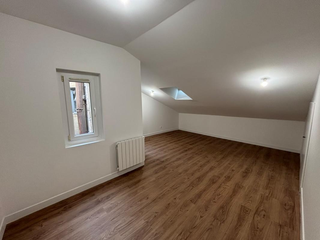 T2 SOUS LES TOITS VIEUX-PORT - À louer - 2 pièces, 43.38m² à MARSEILLE 1 AR