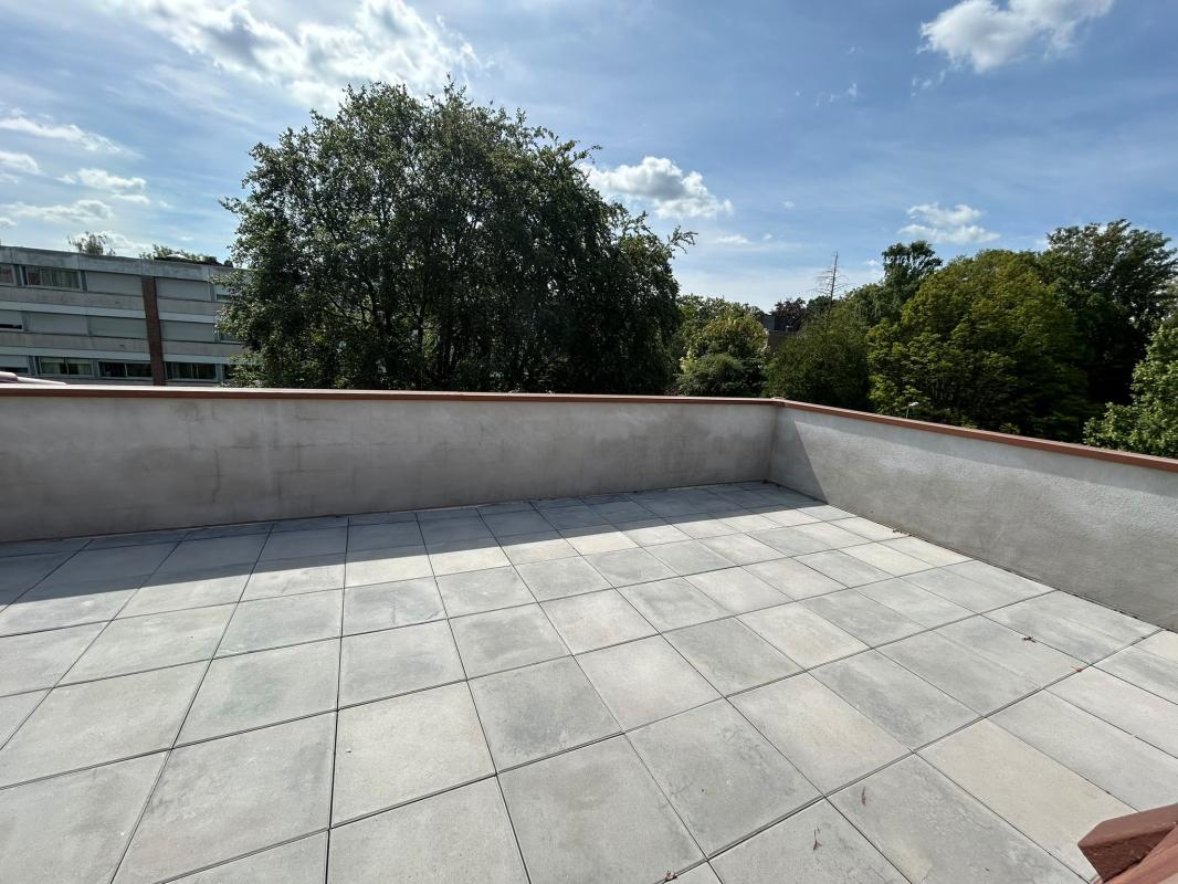 Grand T4 de 92m² au dernier étage avec une terrasse de 40m² - Miniature 4