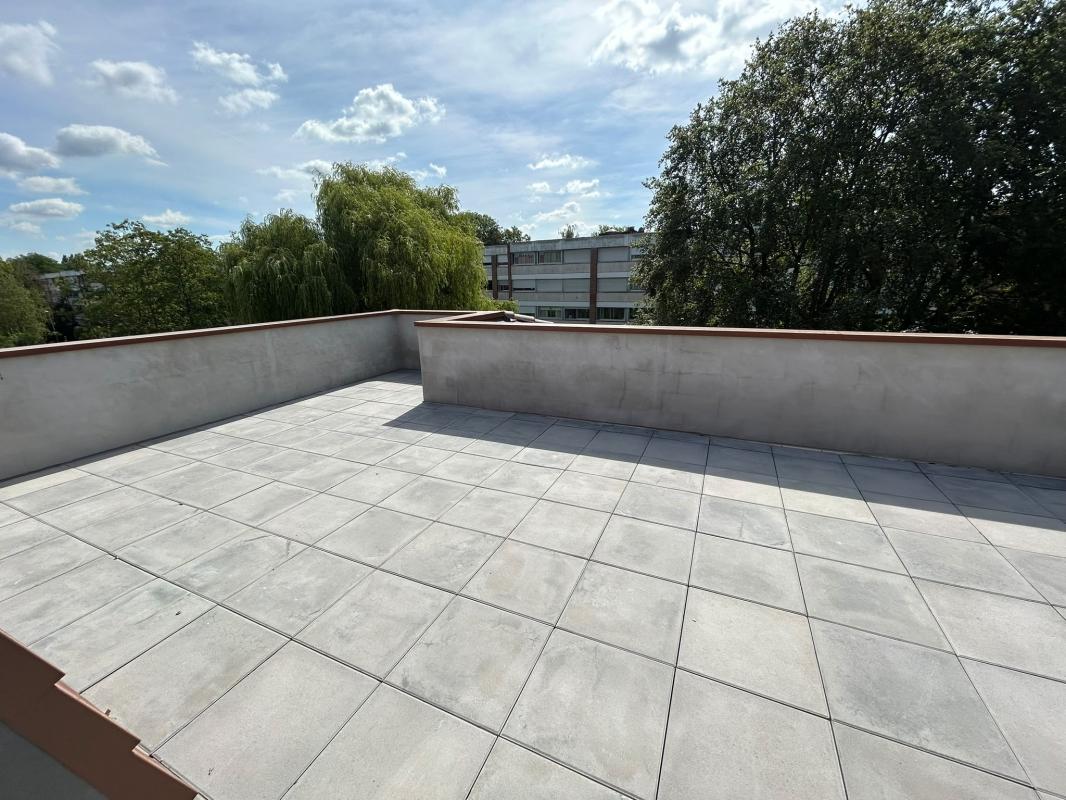 Grand T4 de 92m² au dernier étage avec une terrasse de 40m² - Miniature 5