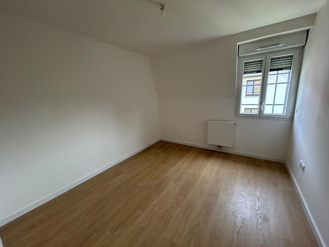 Grand T4 de 92m² au dernier étage avec une terrasse de 40m² - Miniature 8