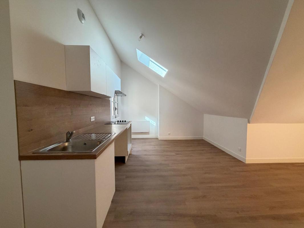 T2 SOUS LES TOITS RENOVE PROCHE JOLIETTE - À louer - 2 pièces, 0m² à MARSEILLE 2 AR