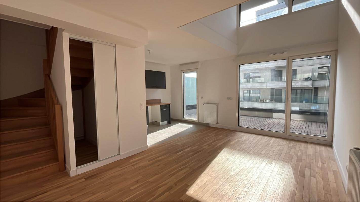 Grand T4 en duplex de 84m² avec balcon - À louer - 4 pièces, 84m² à COLOMBES
