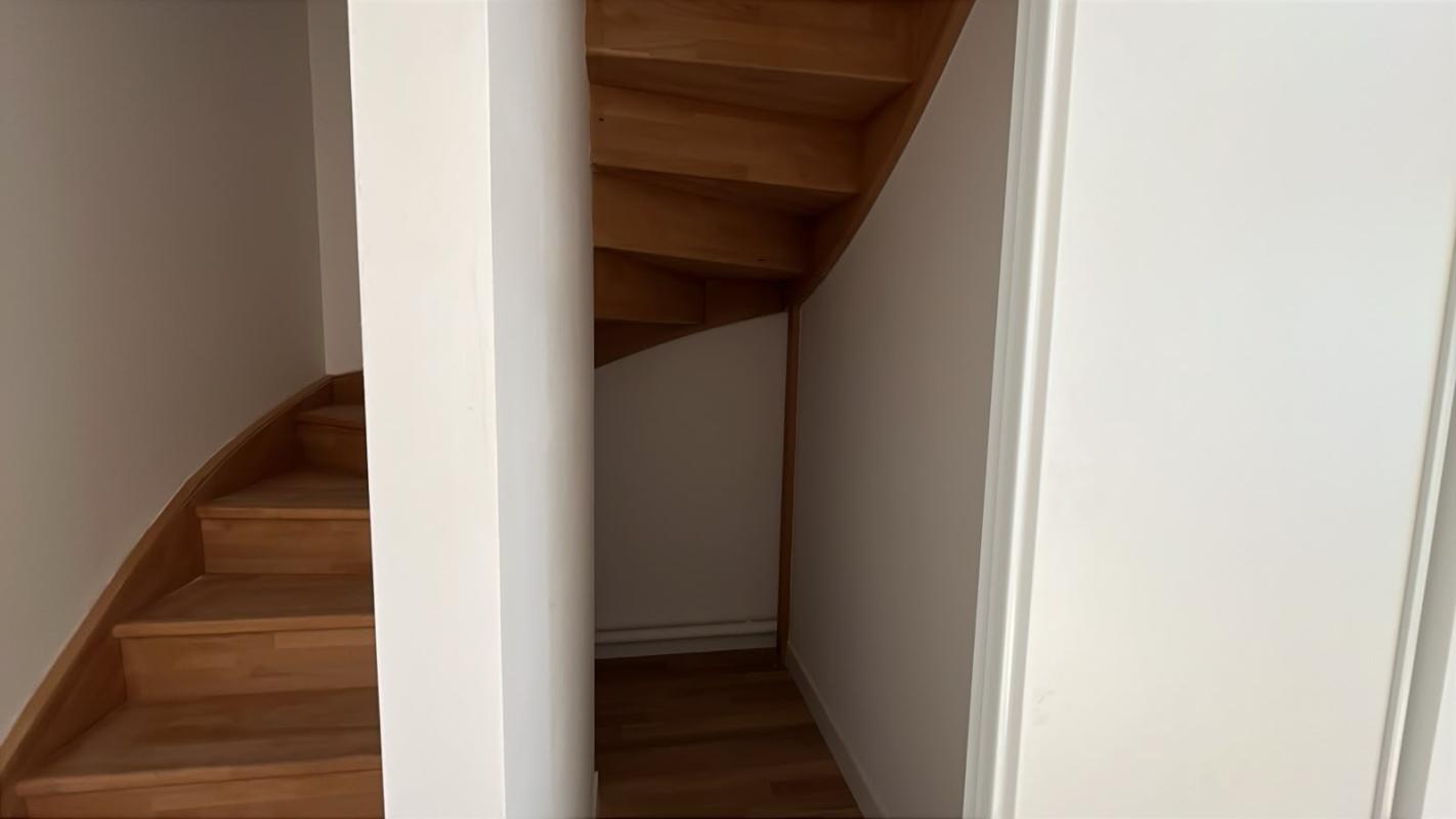 Grand T4 en duplex de 84m² avec balcon - Miniature 6