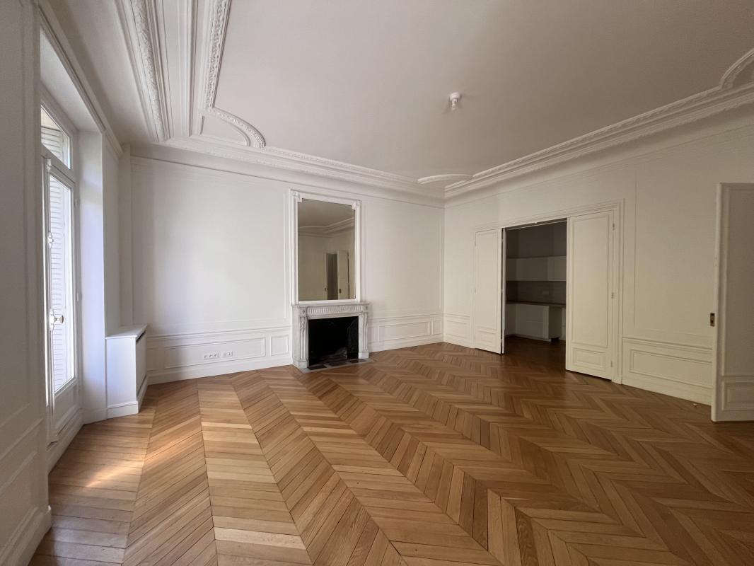 SUPERBE T5 DE 180m² au 2ème étage - BAIL CODE CIVIL - Miniature 2
