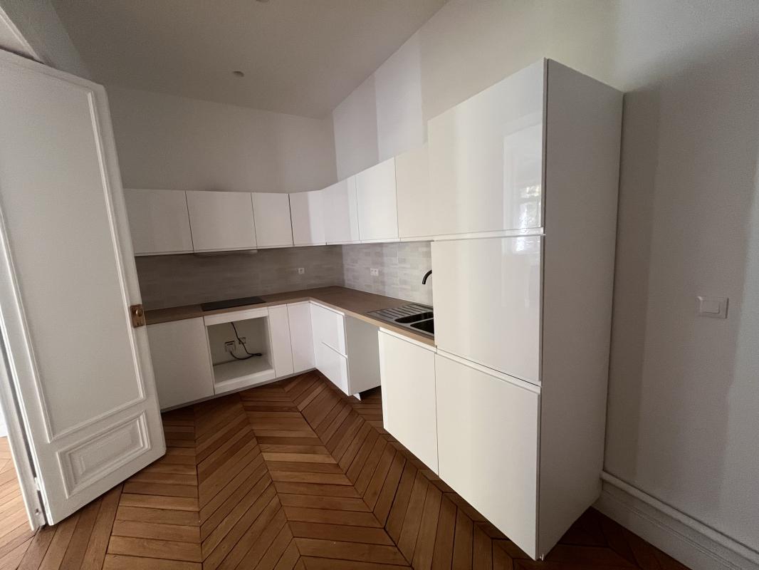 SUPERBE T5 DE 180m² au 2ème étage - BAIL CODE CIVIL - Miniature 3
