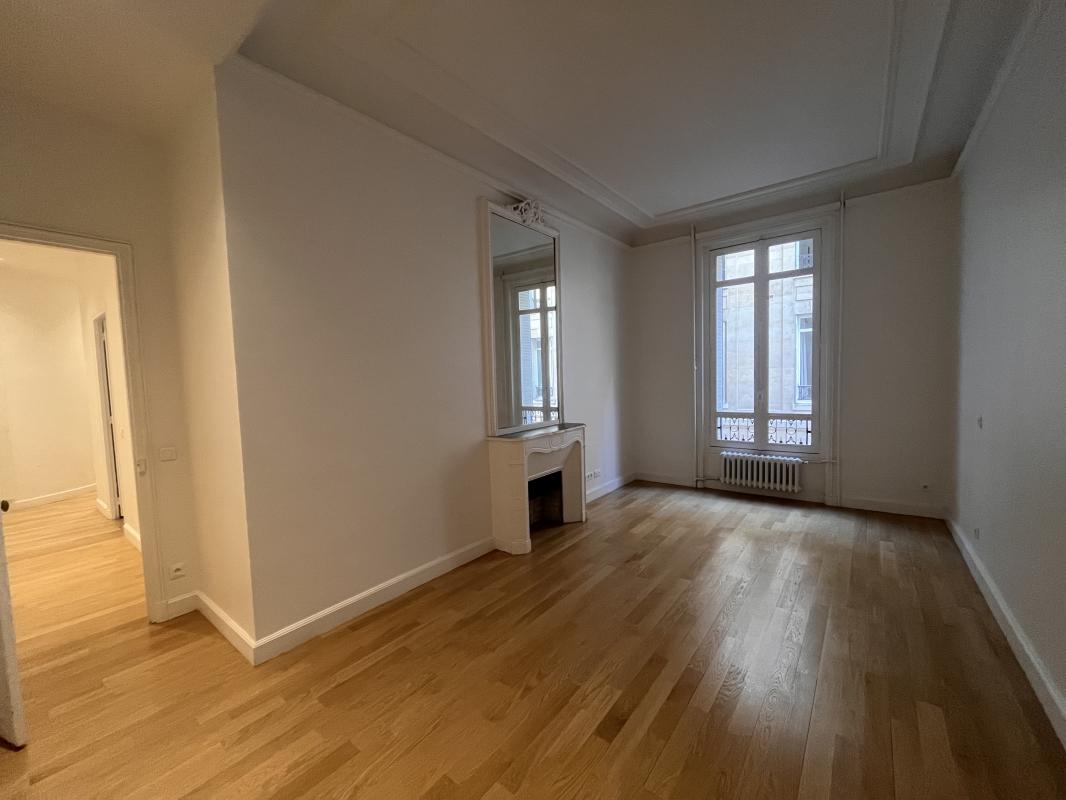 SUPERBE T5 DE 180m² au 2ème étage - BAIL CODE CIVIL - Miniature 7