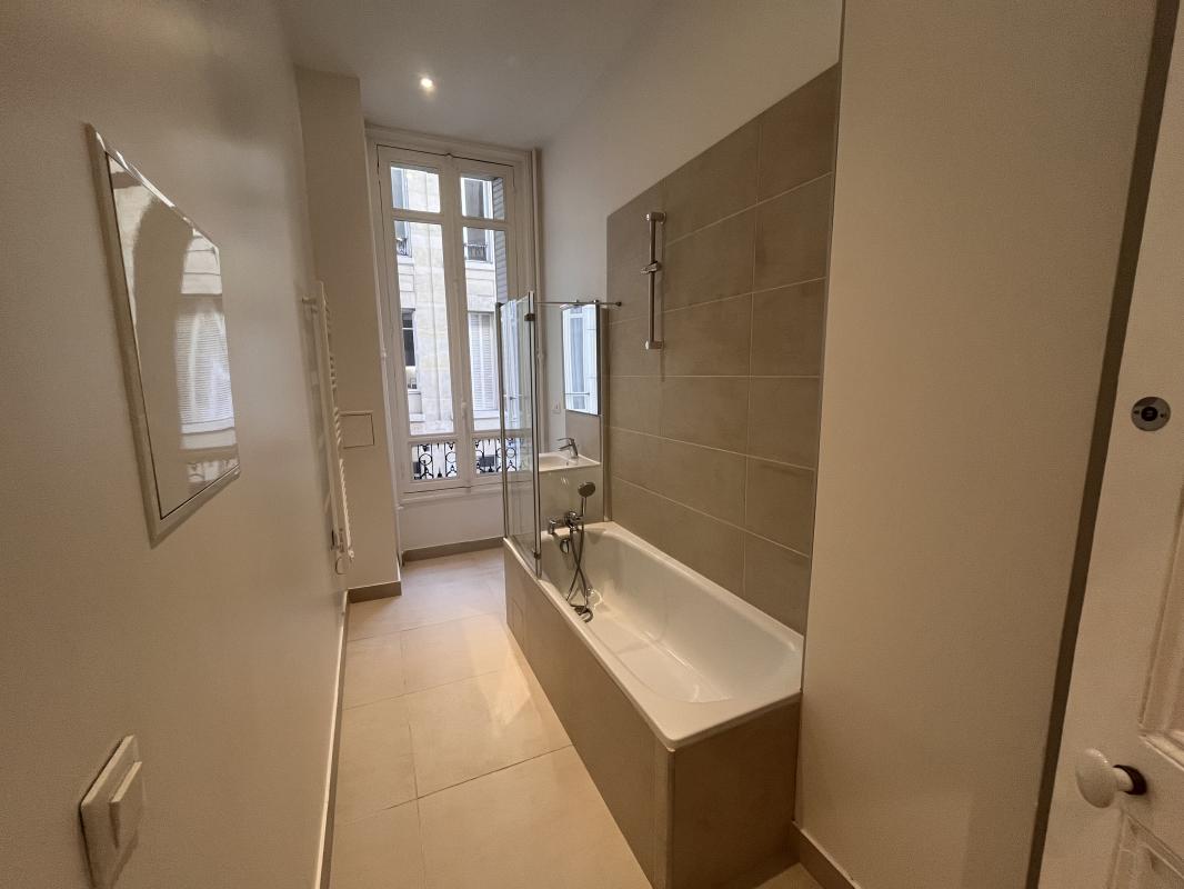 SUPERBE T5 DE 180m² au 2ème étage - BAIL CODE CIVIL - Miniature 8
