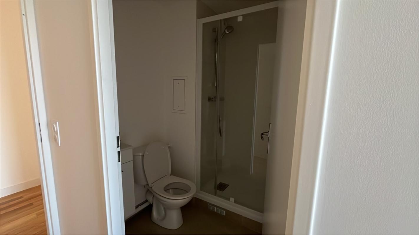Lumineux T3 de 58m² avec sa terrasse de 36m² - Miniature 10