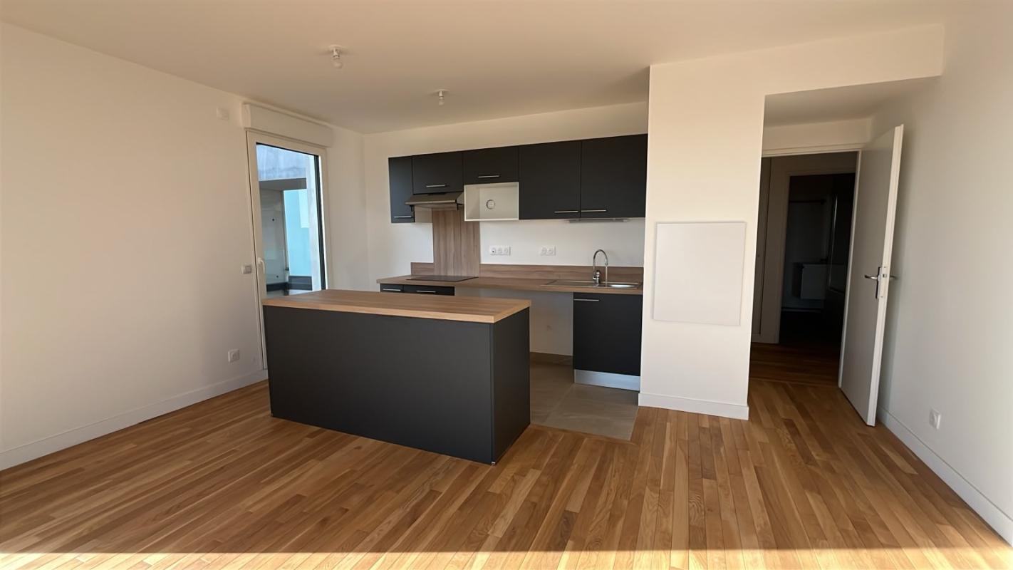 Lumineux T3 de 58m² avec sa terrasse de 36m² - Miniature 2