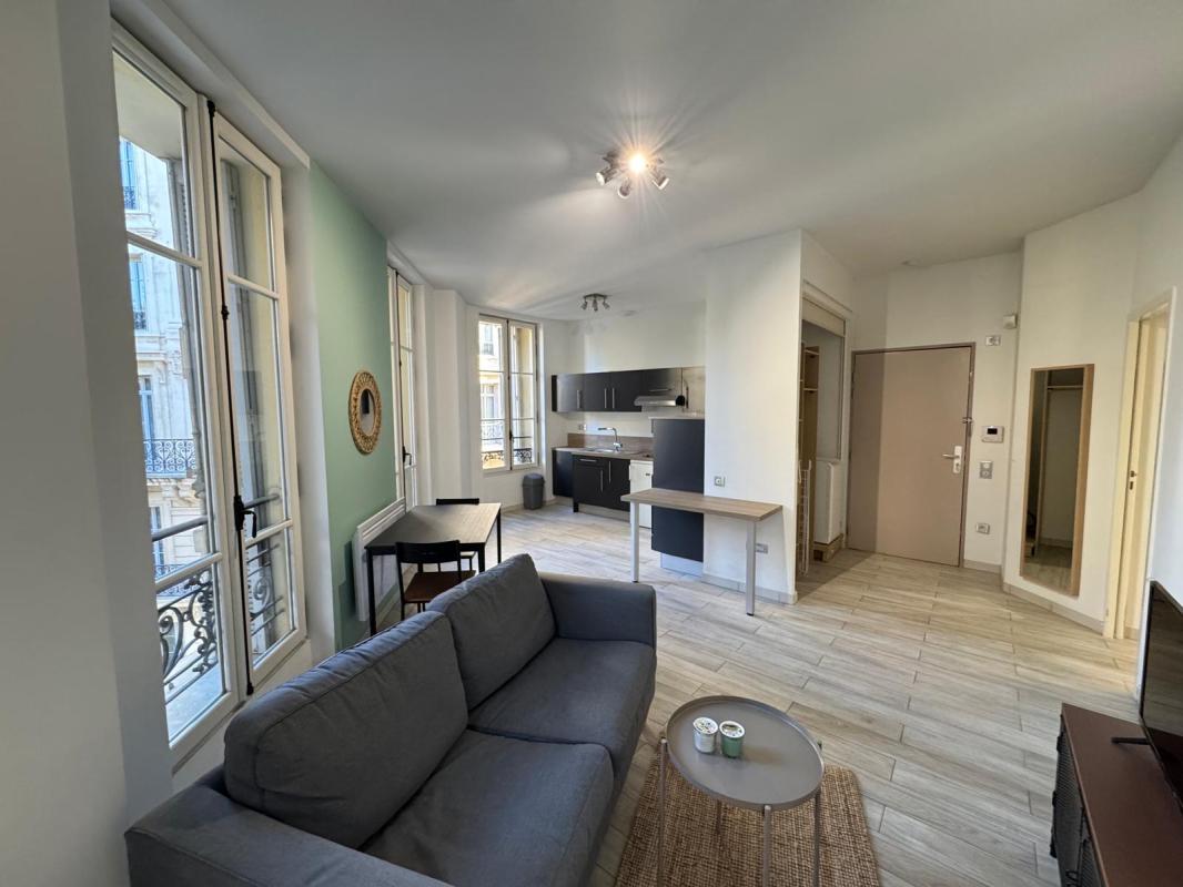 GRAND T2 MEUBLE RENOVE - À louer - 2 pièces, 48.82m² à MARSEILLE 2 AR