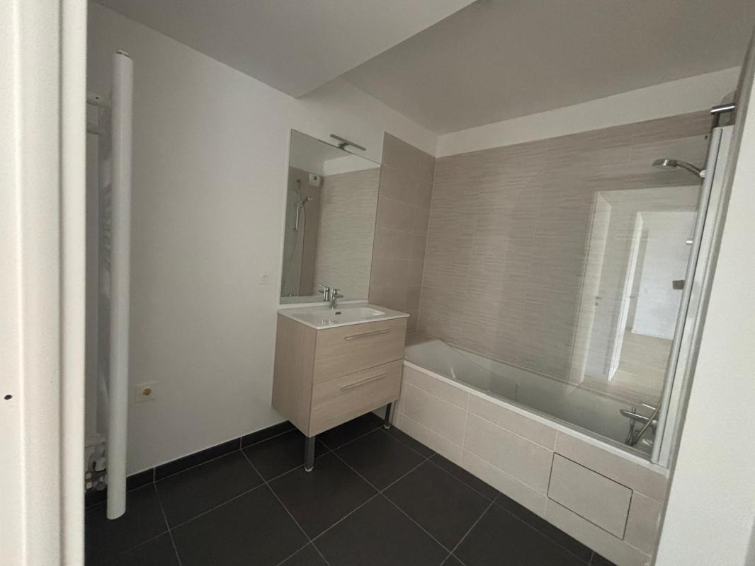 Superbe T3 de 60,8m² - Miniature 9