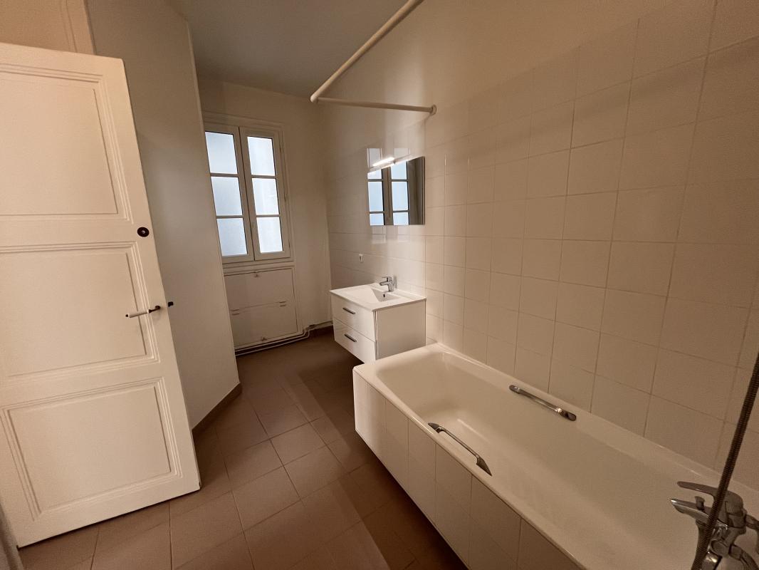 SUPERBE APPARTEMENT 2 PIECES 52m² - TERNES - Miniature 5