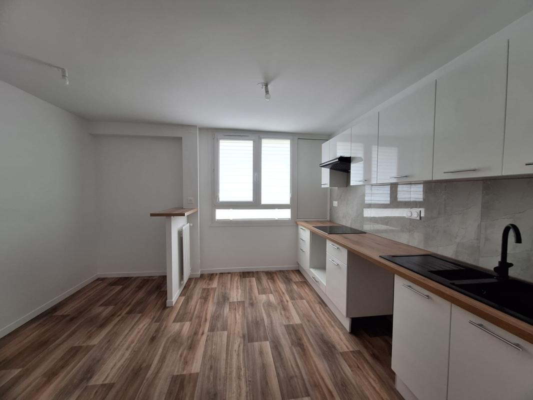 TRAPPES CENTRE – APPARTEMENT T3 RÉNOVÉ AVEC BALCON – PROCHE GARE (lot51), 3 pièces, 75,3 m² à Trappes