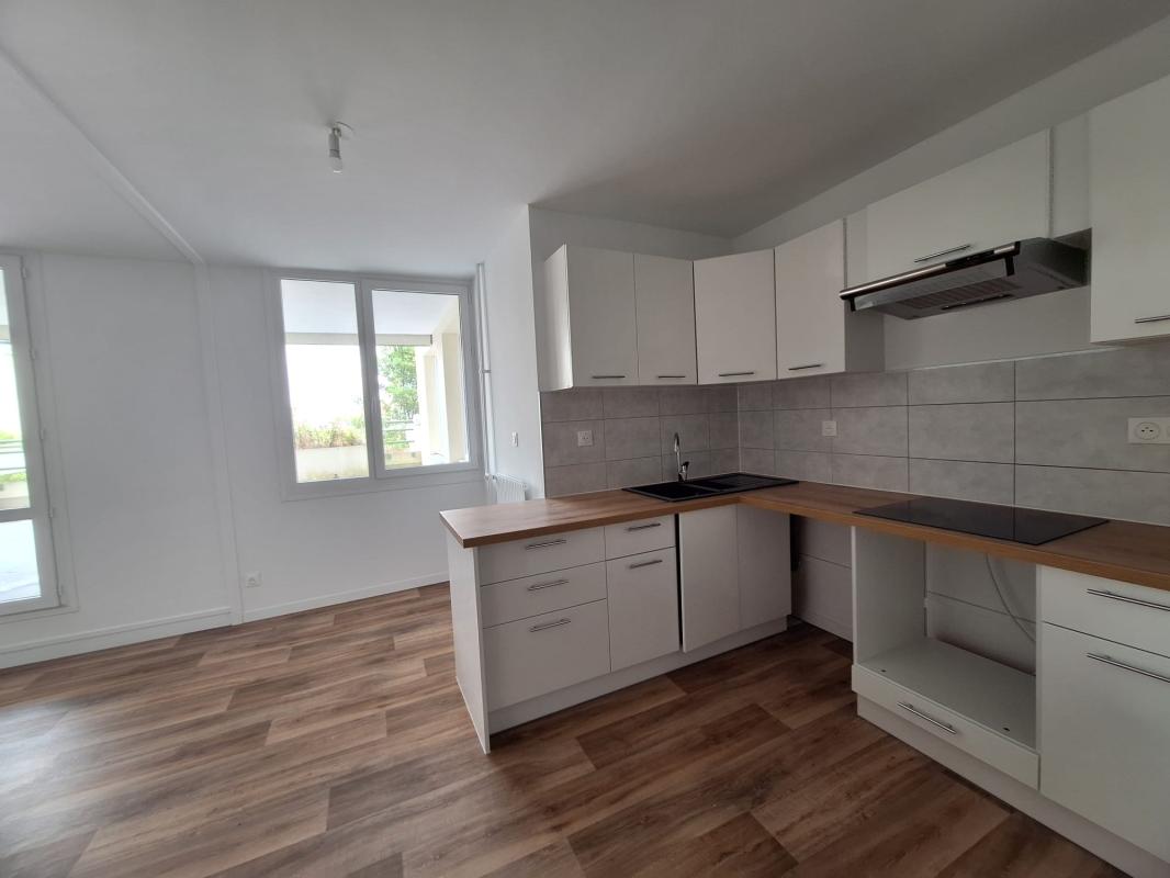TRAPPES CENTRE – APPARTEMENT T3 RÉNOVÉ AVEC BALCON – PROCHE GARE, 3 pièces, 77,2 m² à Trappes