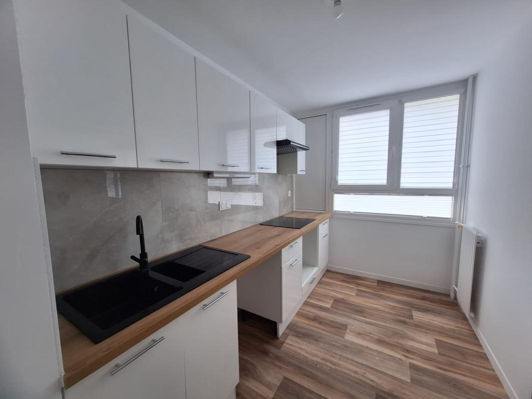 TRAPPES CENTRE – APPARTEMENT T2 RÉNOVÉ AVEC BALCON – PROCHE GARE, 2 pièces, 52,5 m² à Trappes