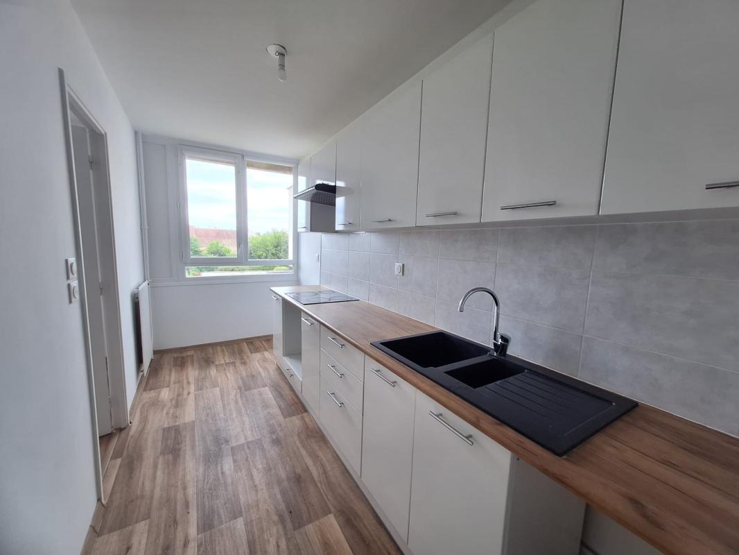 TRAPPES CENTRE – APPARTEMENT T2 RÉNOVÉ AVEC BALCON – PROCHE GARE, 2 pièces, 53,3 m² à Trappes