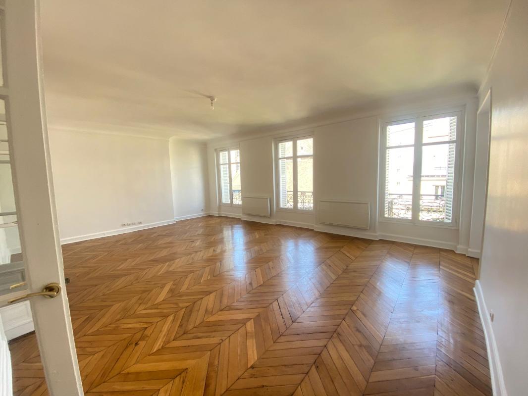 SUPERBE T4 LUMINEUX DE 114m² RENOVE - SECTEUR ARTS ET METIERS - Miniature 2