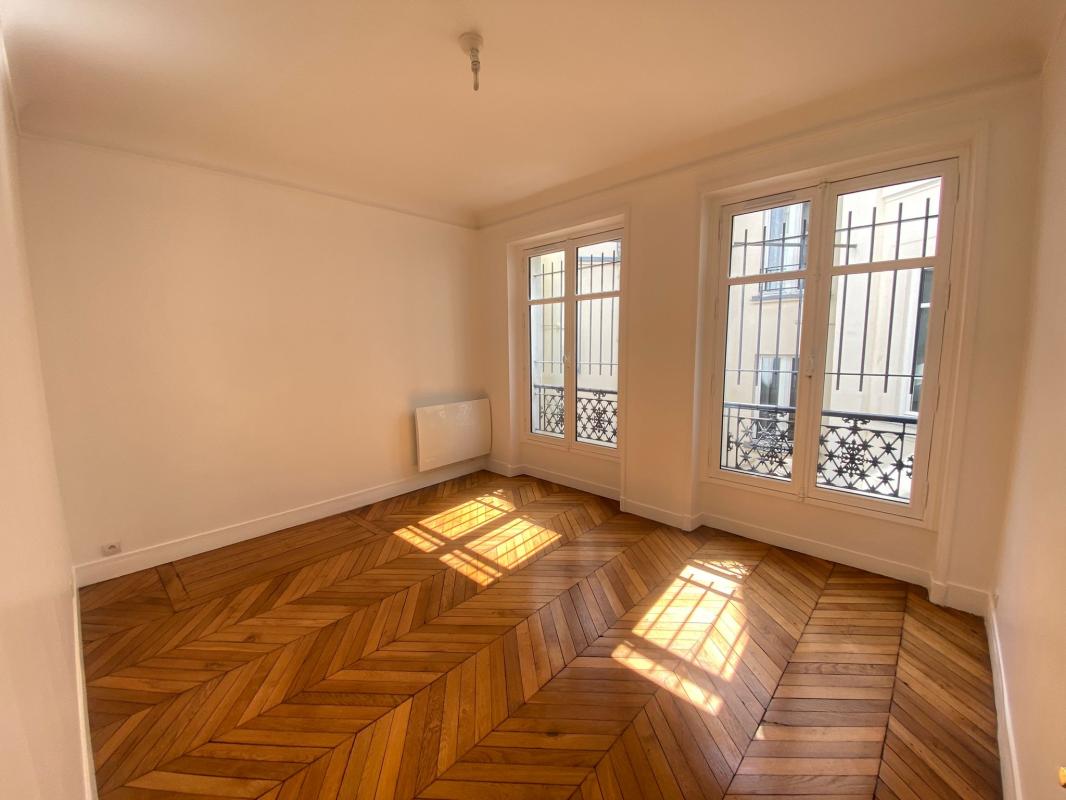 SUPERBE T4 LUMINEUX DE 114m² RENOVE - SECTEUR ARTS ET METIERS - Miniature 5